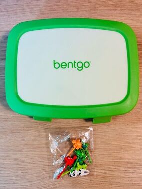 Bentgo-Style Kids Lunchbox Tray 5 Compartment Green plus FREE food picks
